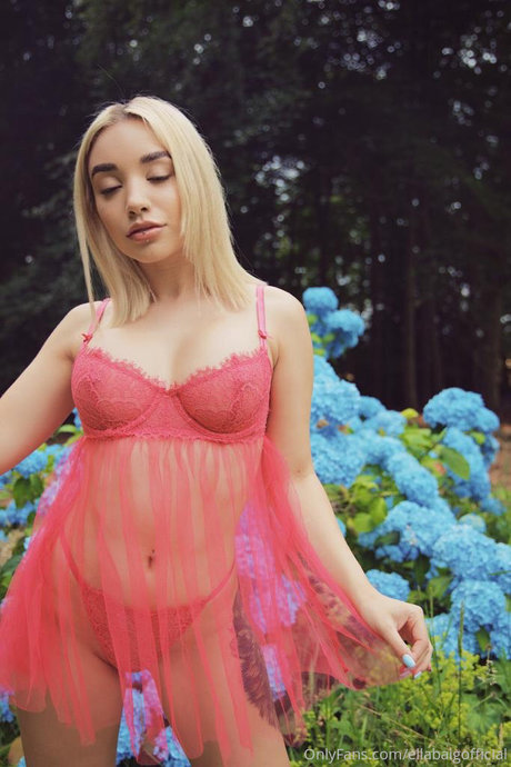 Ella Baig art model gallery