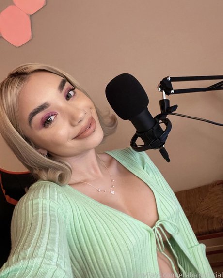 Ella Baig star hot photos