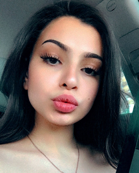 Duuumbass_ model pretty pictures