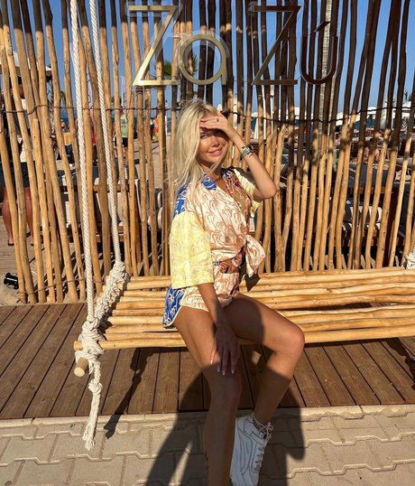 _Jull Dolly star free gallery