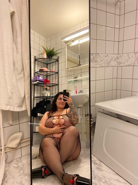 Meelindaaj star erotic pics