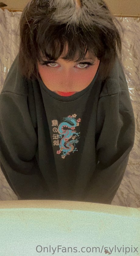 Sylvipix Young Goth Milf xxx model image