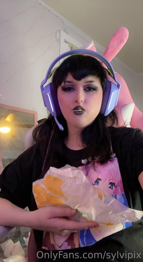 Sylvipix Young Goth Milf sex star photos