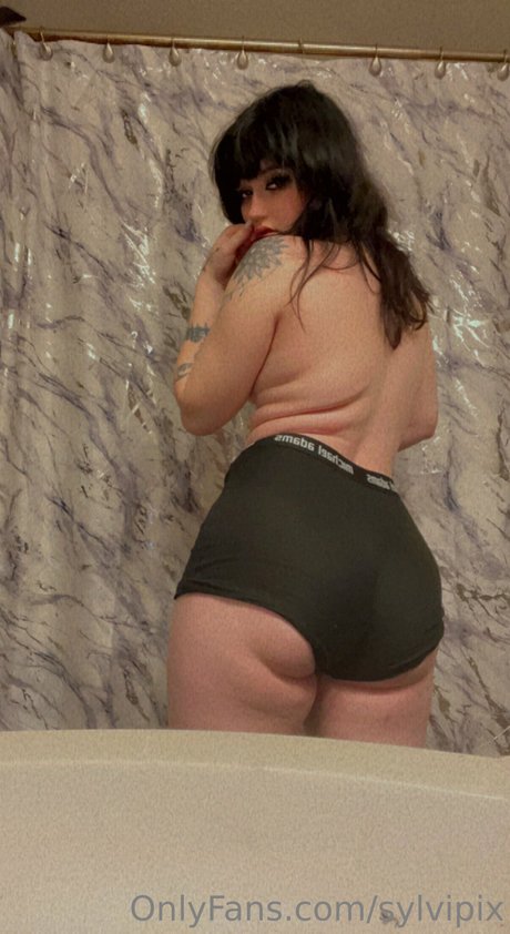 Sylvipix Young Goth Milf beautiful pornstar picture