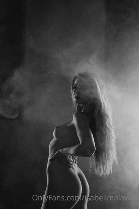 Isabell Malavasi_ erotic model photo