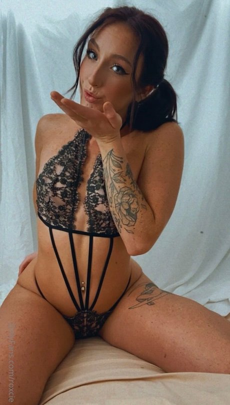 Molly Aria model nudes picture