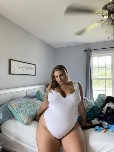 Sweet Becca model adult pic