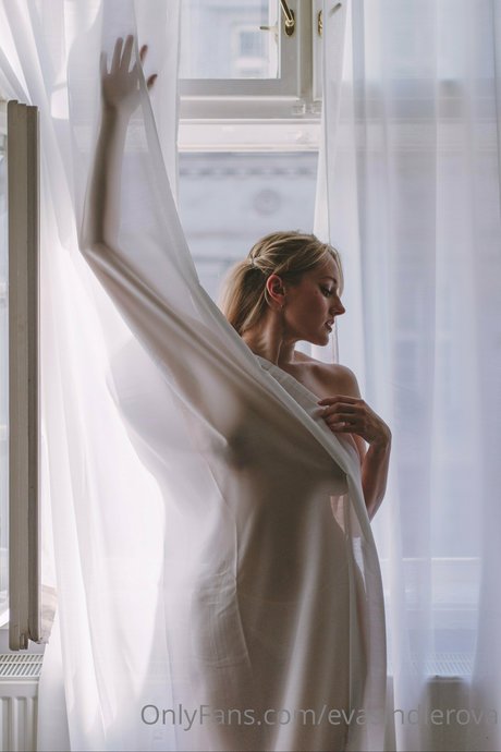 Eva Sindlerova sexy actress image