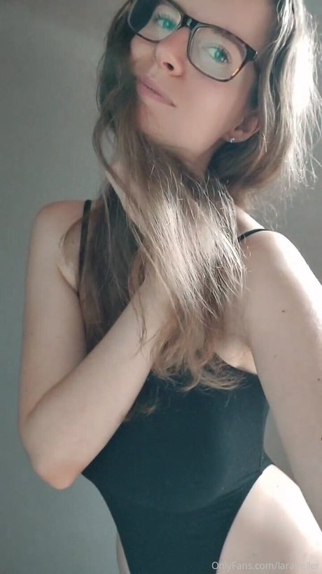 Laraheller sexy model pic