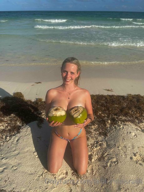 Onlytwinz_ model xxx pictures