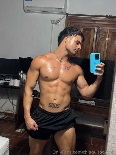 Thiaguitooxonly model adult pic