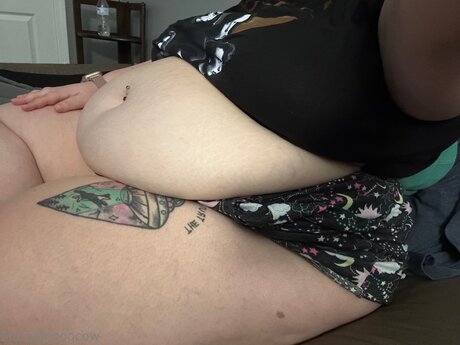 Mamamooocow nude model photo