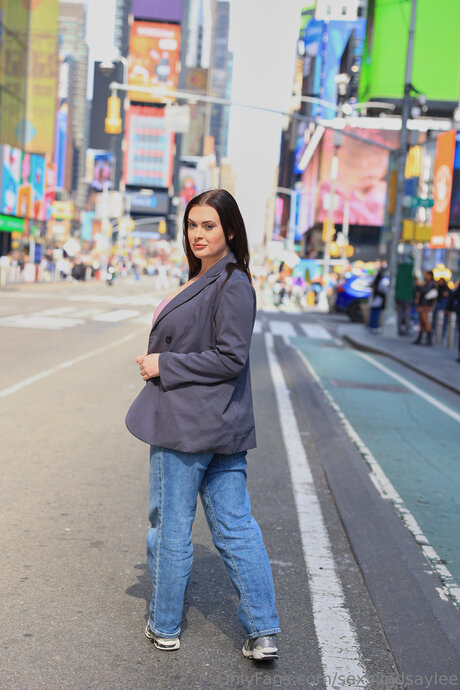 Sexylindsaylee model pornographic image