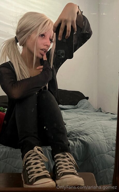 Ariana Gomez hot model photo