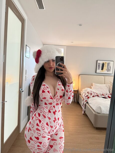 Alinaxrose exclusive actress gallery