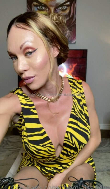 Themiaisabella star adult picture