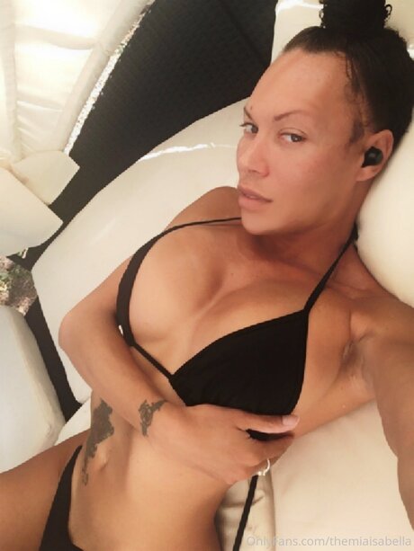 Themiaisabella erotic model pic