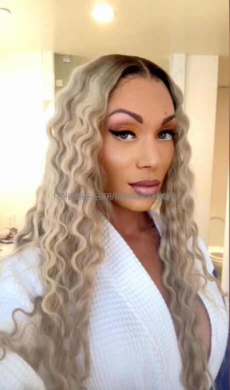 Themiaisabella Quick model image