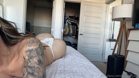 Tinytoes Exe erotic actress gallery