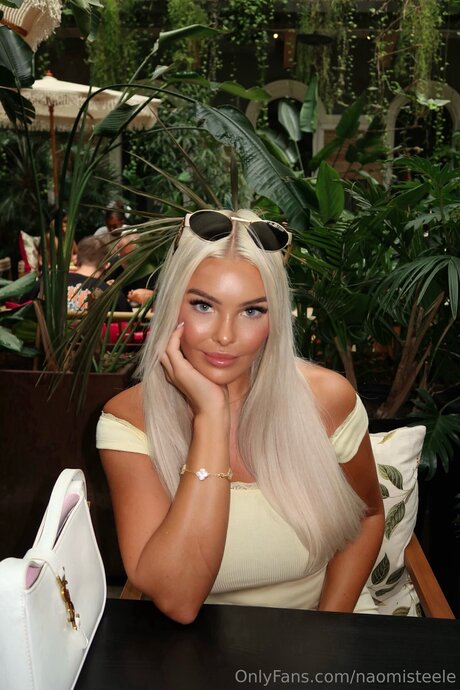 Naomisteele exclusive pornstar archive