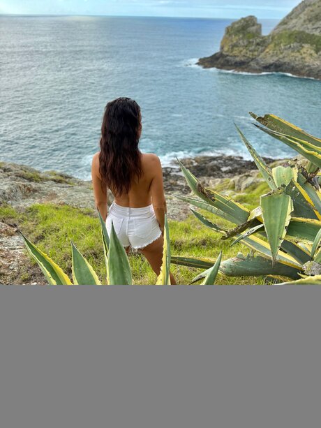 Breasts In Nature Free sexy model pic