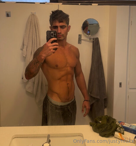 Justynfoxx star adult pic