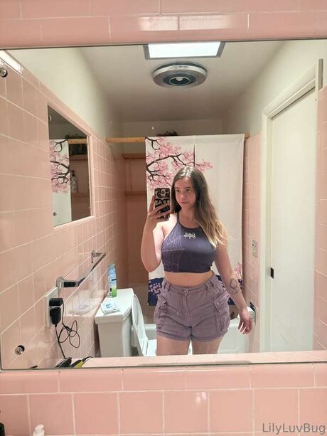 Babyyraisin model adult photo