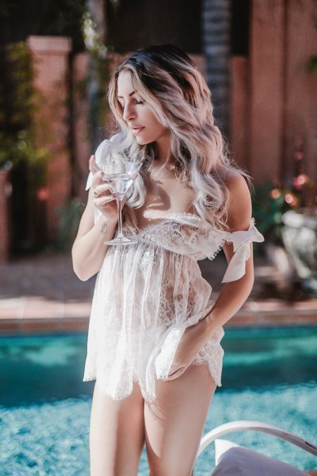 Miss Angelique W model naked photo