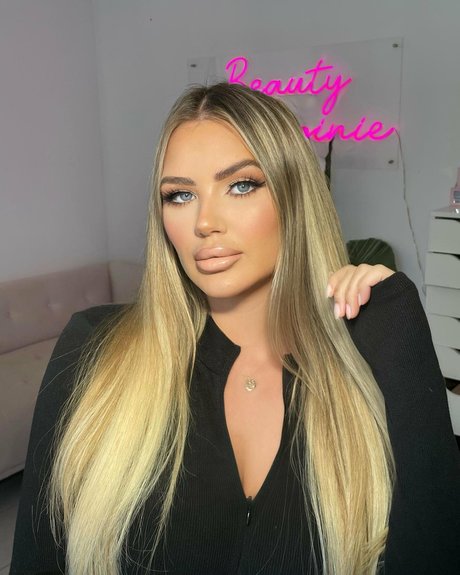 Mel Eeeelll exclusive model archive