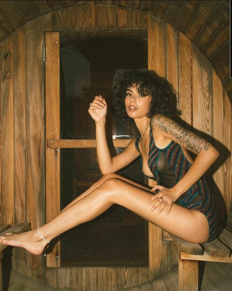 Brianna Itshades model erotic archive