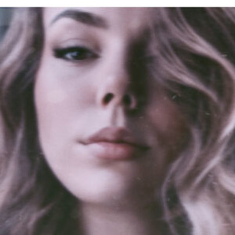 Pet Me Softly model erotic image