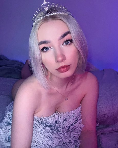 Juicy melody sexy actress img