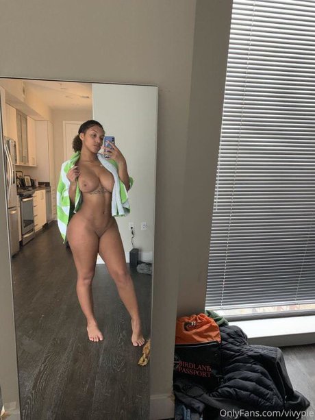 Vivyen Turrini star hot photo