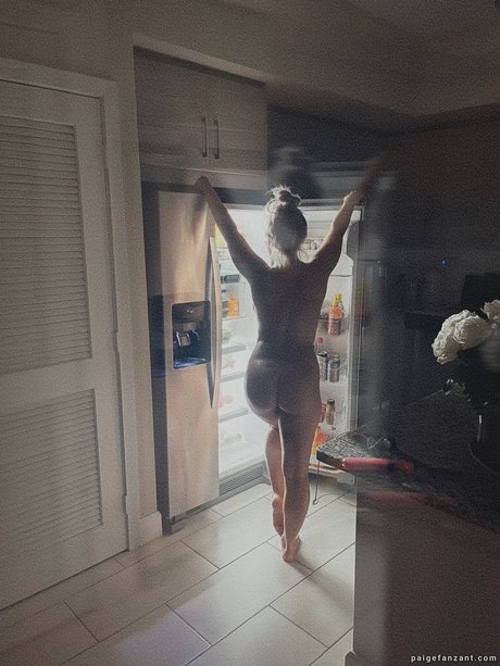 Paige Vanzant model art gallery