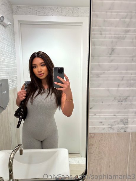 Sophia Malonzo model porn photo