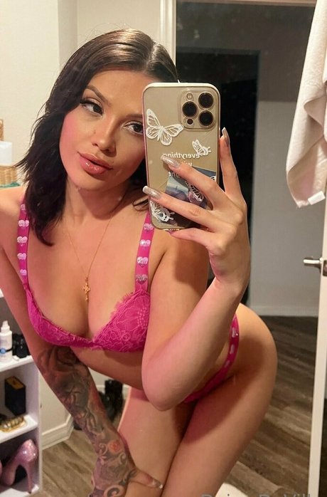 Daisy Deville pornstar exclusive pic