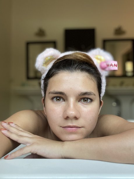 Dare Taylor star free photos