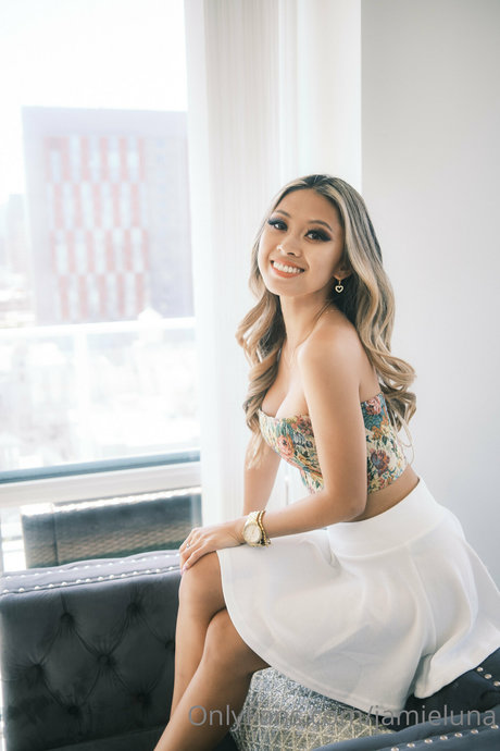 Jamie Luna pretty star photo