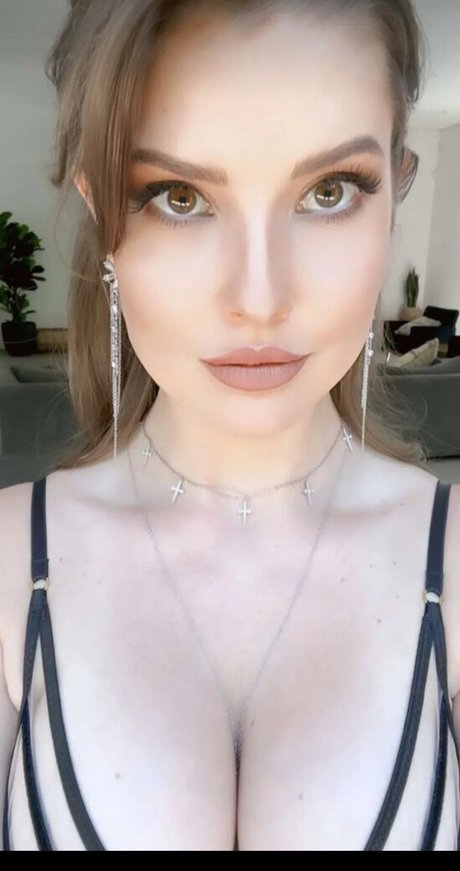 Amanda Cerny hot actress galleries