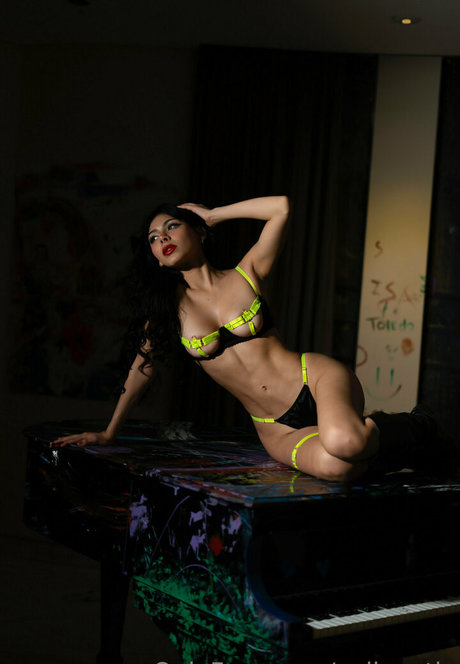 Aylincutie naked actress image