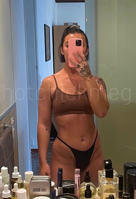 Hotchickmeg beautiful model img