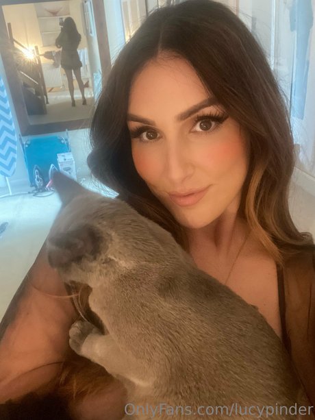 Lucy Pinder star beautiful picture