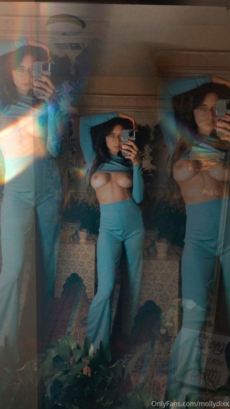 Molly Dixx pornstar photos
