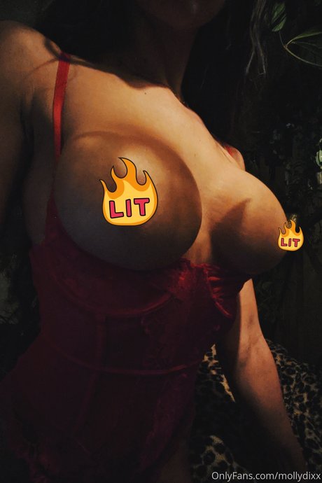 Molly Dixx sexy pornstar pictures