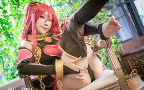 _YangYi model hot archive