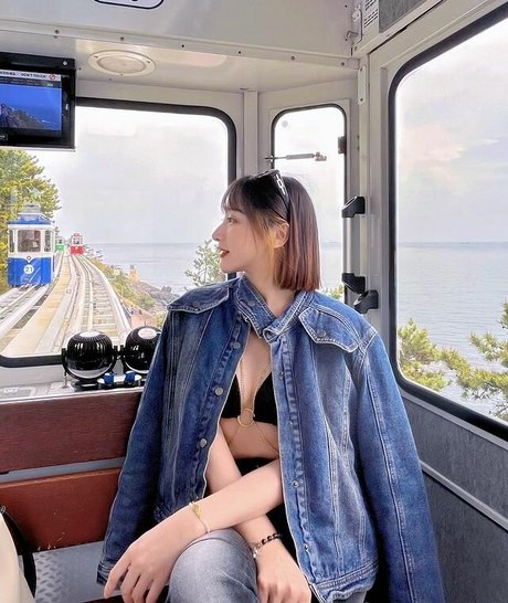 Inshy nude model photos