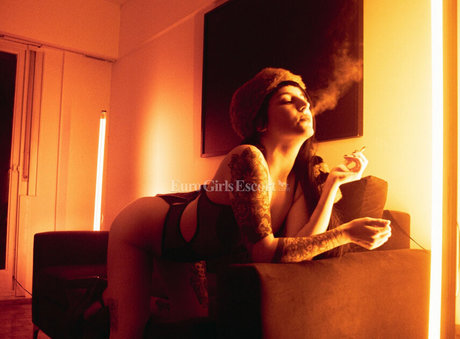 Zzofih pretty pornstar photo