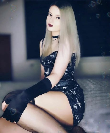 zswaez model naked img