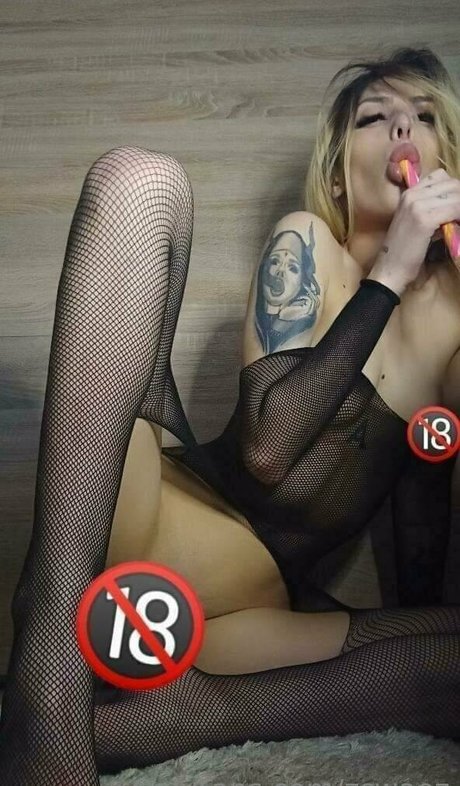 zswaez naked model gallery