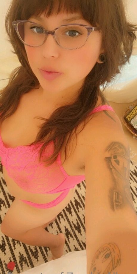 Zumbieallure sexy actress photos